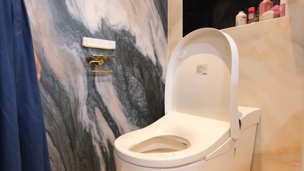 Rumah barunya ditaksir Rp80 M, 9 potret kamar mandi Sarwendah fasilitasnya canggih, toiletnya otomatis