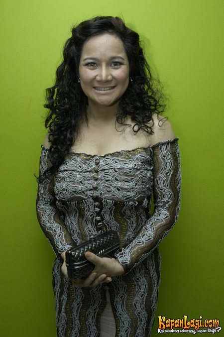 Dulu ikonik di film lawas kini jadi ibu Bhayangkari, intip 11 potret lawas pacar Dono di Warkop DKI