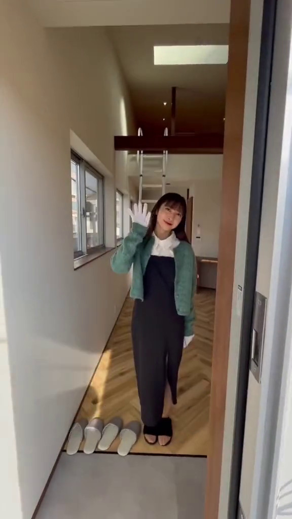 Lebar fasadnya cuma 1 meter, 9 potret rumah tipis ini interiornya cocok buat kaum introvert