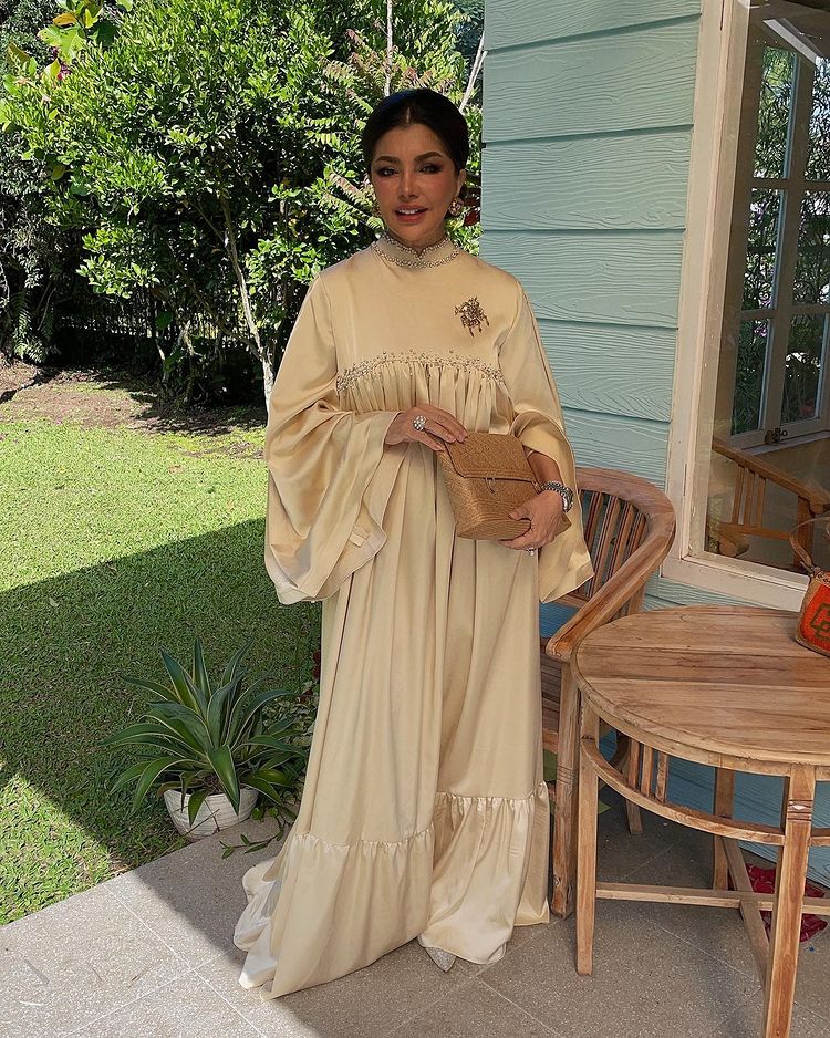 Teman trio Warkop DKI ini ternyata mertua penyanyi top, intip 11 potretnya kini jadi sosialita