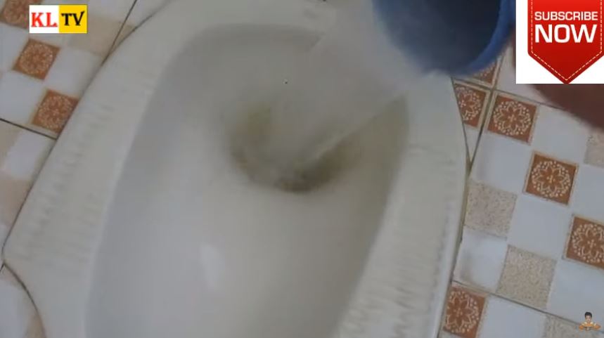 Cara atasi kloset kamar mandi mampet dan bau dengan 1 bumbu dapur, lebih ampuh dari soda kue