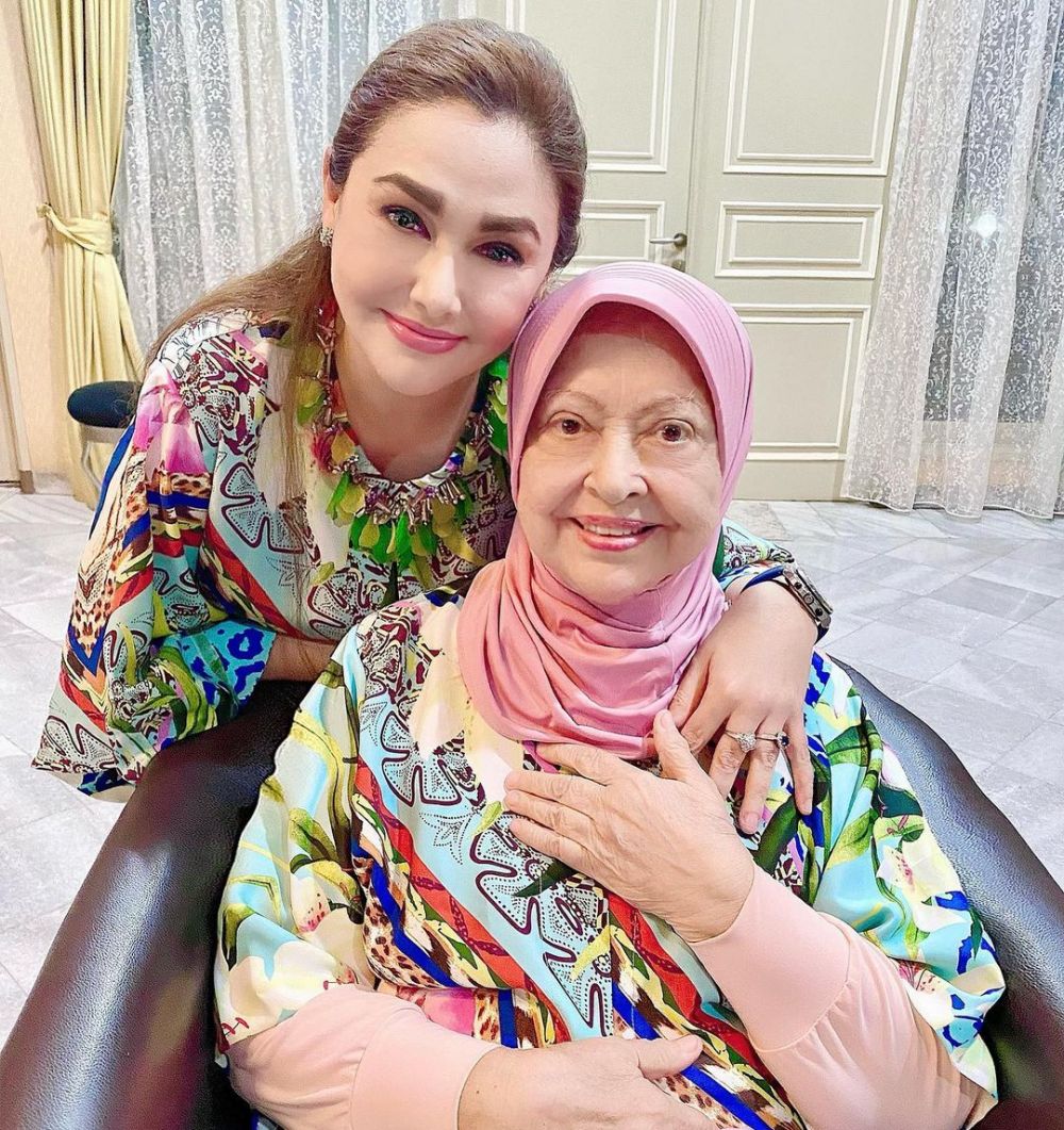 Apa kabar anak ibu kos di Warkop DKI? Dulu pernah jadi kekasih Tommy Soeharto, ini 11 transformasinya