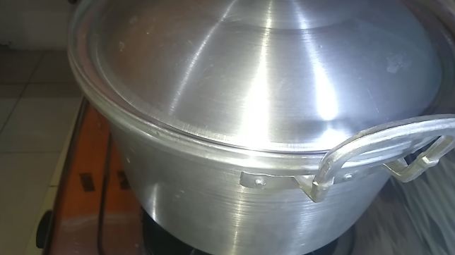 Trik rebus lontong hemat gas, cuma 12 menit matang sempurna