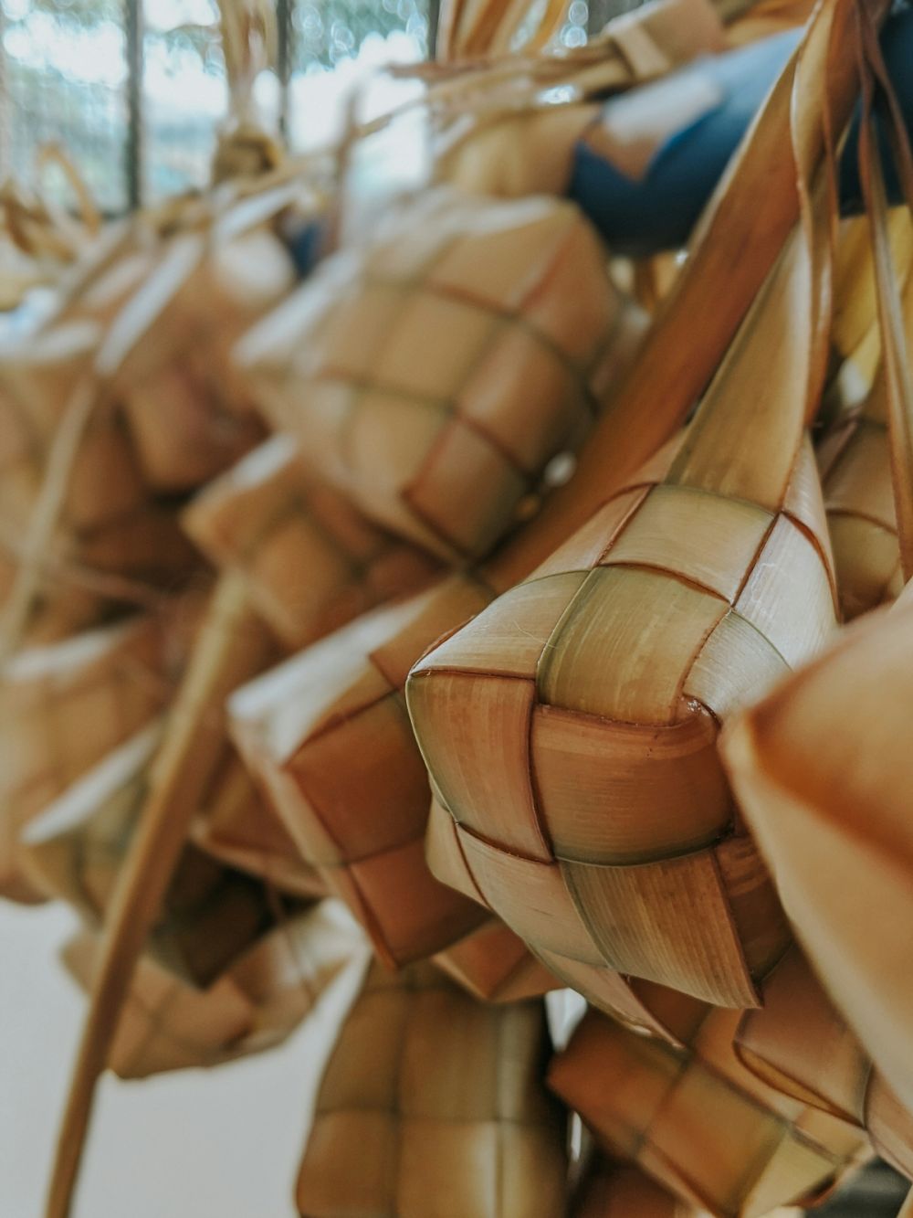 Cara merebus ketupat Lebaran agar tahan lama dan matang sempurna tekstur pas