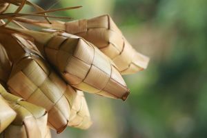 Cara merebus ketupat Lebaran agar tahan lama dan matang sempurna tekstur pas
