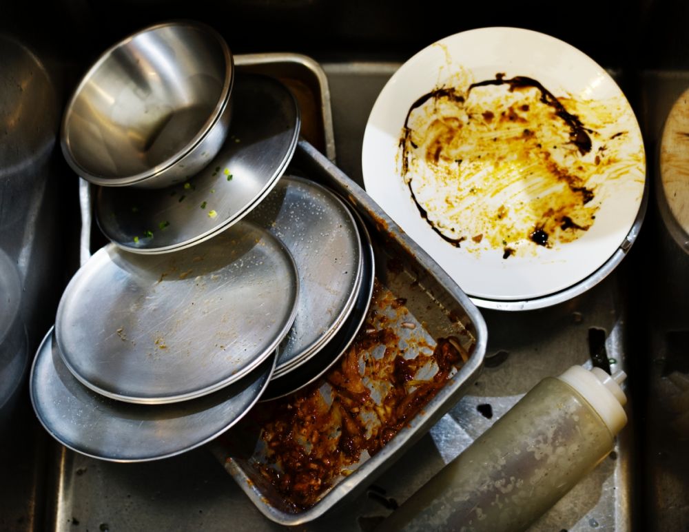 Setelah masak daging Lebaran, begini 5 cara ampuh bersihkan panci dari lemak