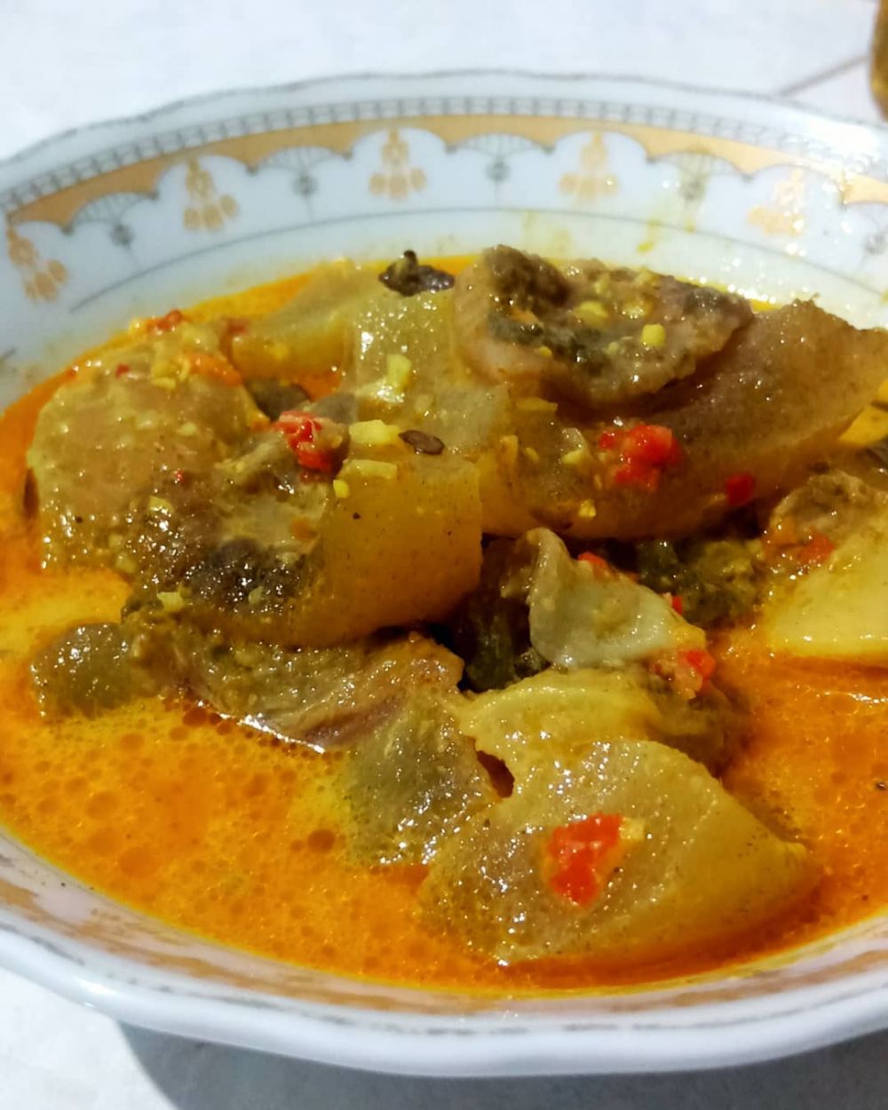 Cara bikin kikil sapi empuk tanpa presto, cuma pakai bahan alami