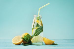 Cara mudah membuat infused water pasca Lebaran, bantu menurunkan kolesterol dalam 7 hari