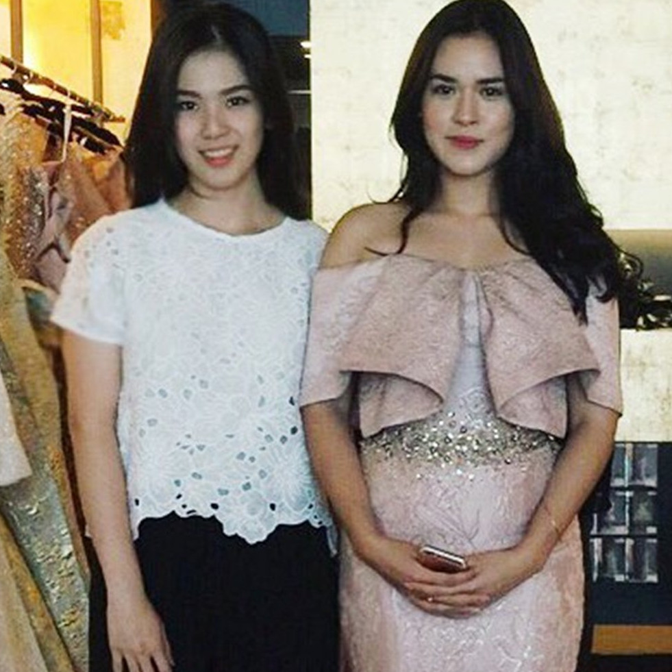 Sebelum terkenal 11 seleb ini pernah foto bareng artis Tanah Air, paras Anya Geraldine manglingi