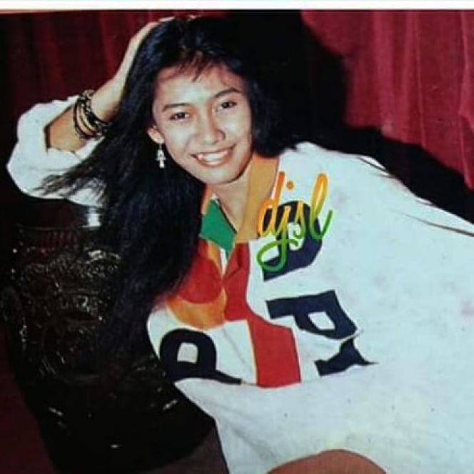 Cinta musik sejak kecil, bocah tombi ini besarnya jadi lady rocker, intip 11 transformasinya