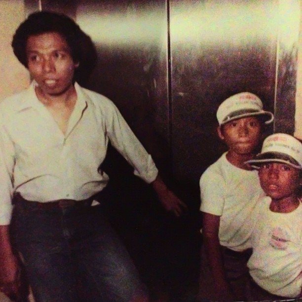 Bocah bertopi ini dulu foto bareng Warkop DKI kini jadi artis sukses, intip 11 potret terbarunya