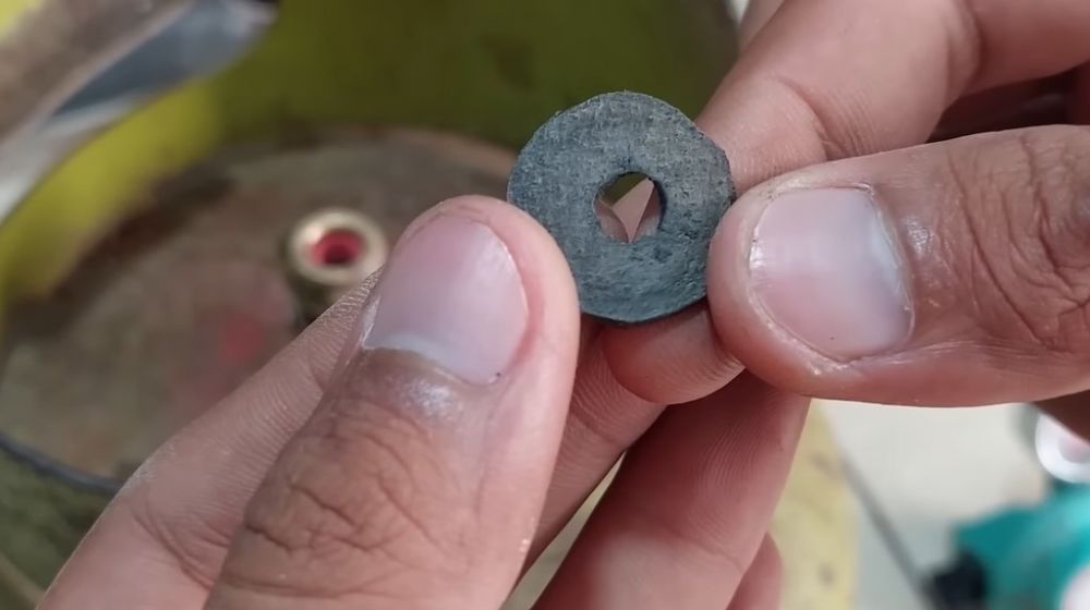 Jangan ditambal karet gelang, ini trik atasi tabung gas elpiji bocor berdesis dengan 1 alat sederhana