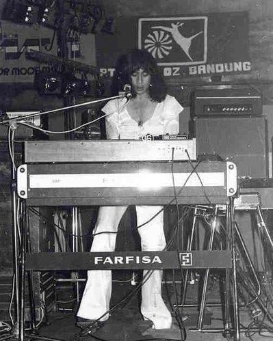 Apa kabar pemeran dokter di Si Doel Anak Sekolahan? Ternyata ayah penyanyi top, ini 11 potret lawasnya