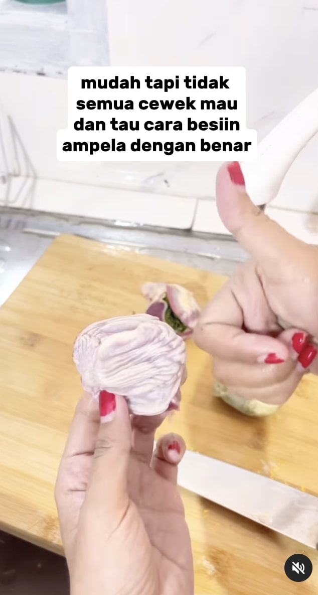 Jangan asal belah, begini cara tepat membersihkan kotoran dalam ampela ayam