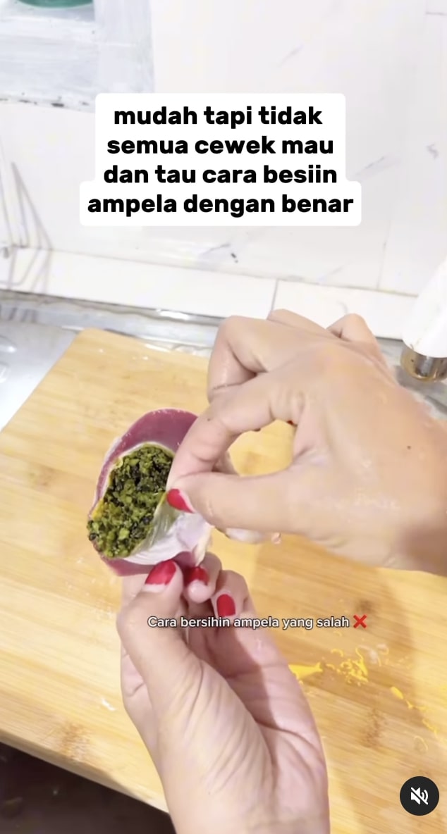 Jangan asal belah, begini cara tepat membersihkan kotoran dalam ampela ayam