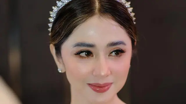 Aksi Dewi Perssik berbagi THR Rp10 ribu dan beras 5 Kg tuai kritik, ini klarifikasi sang pedangdut