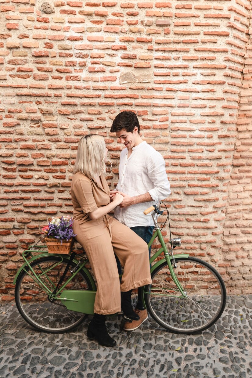 50 Kata-kata puitis cinta, inspirasi romantis dari sastra klasik yang bikin baper