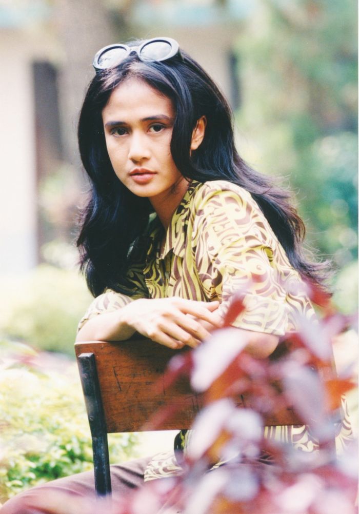 Model bareng Ari Wibowo ini sukses jadi teman duet Rano Karno, intip 11 potret nostalgia masa mudanya