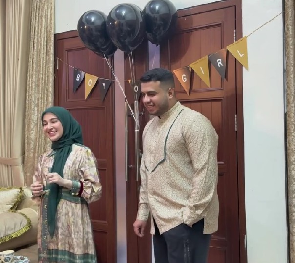 9 Potret Miskah kakak ipar Fadil Jaidi gelar gender reveal dadakan, kesederhanaannya tuai pujian