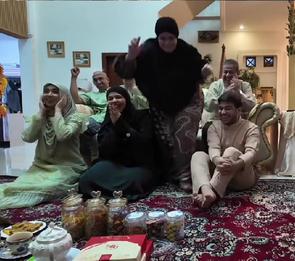 9 Potret Miskah kakak ipar Fadil Jaidi gelar gender reveal dadakan, kesederhanaannya tuai pujian