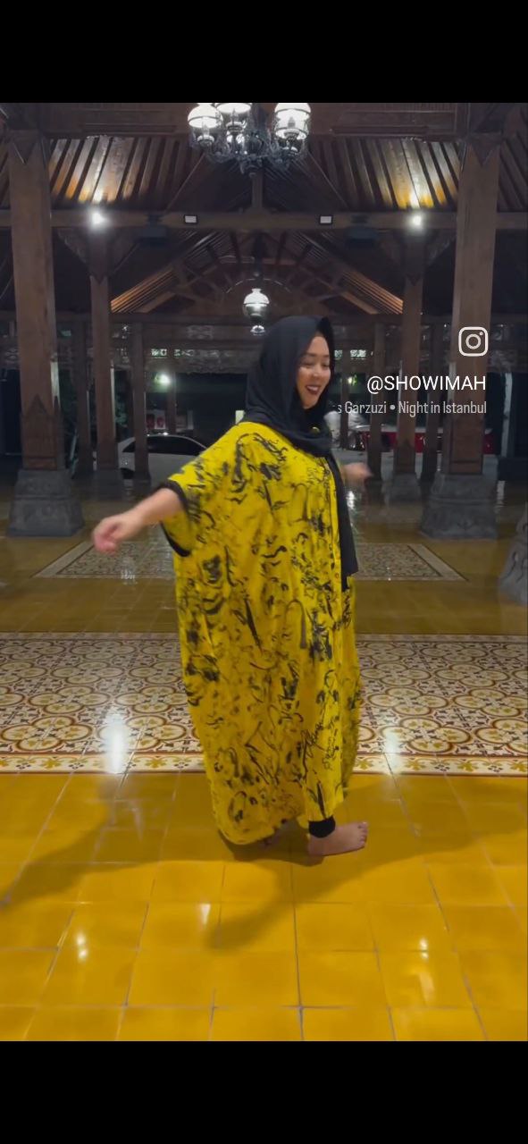 Meski tajir, Soimah tak gengsi pakai baju Lebaran dari kain sarung suami, ini 9 potretnya