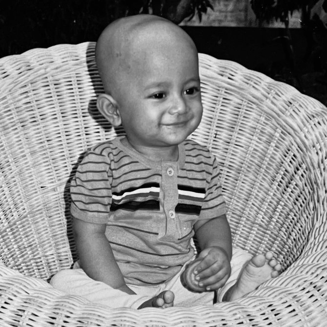 Pernah mulung sebelum jadi artis, bocah plontos ini sukses jadi bupati dan punya anak bujang tampan