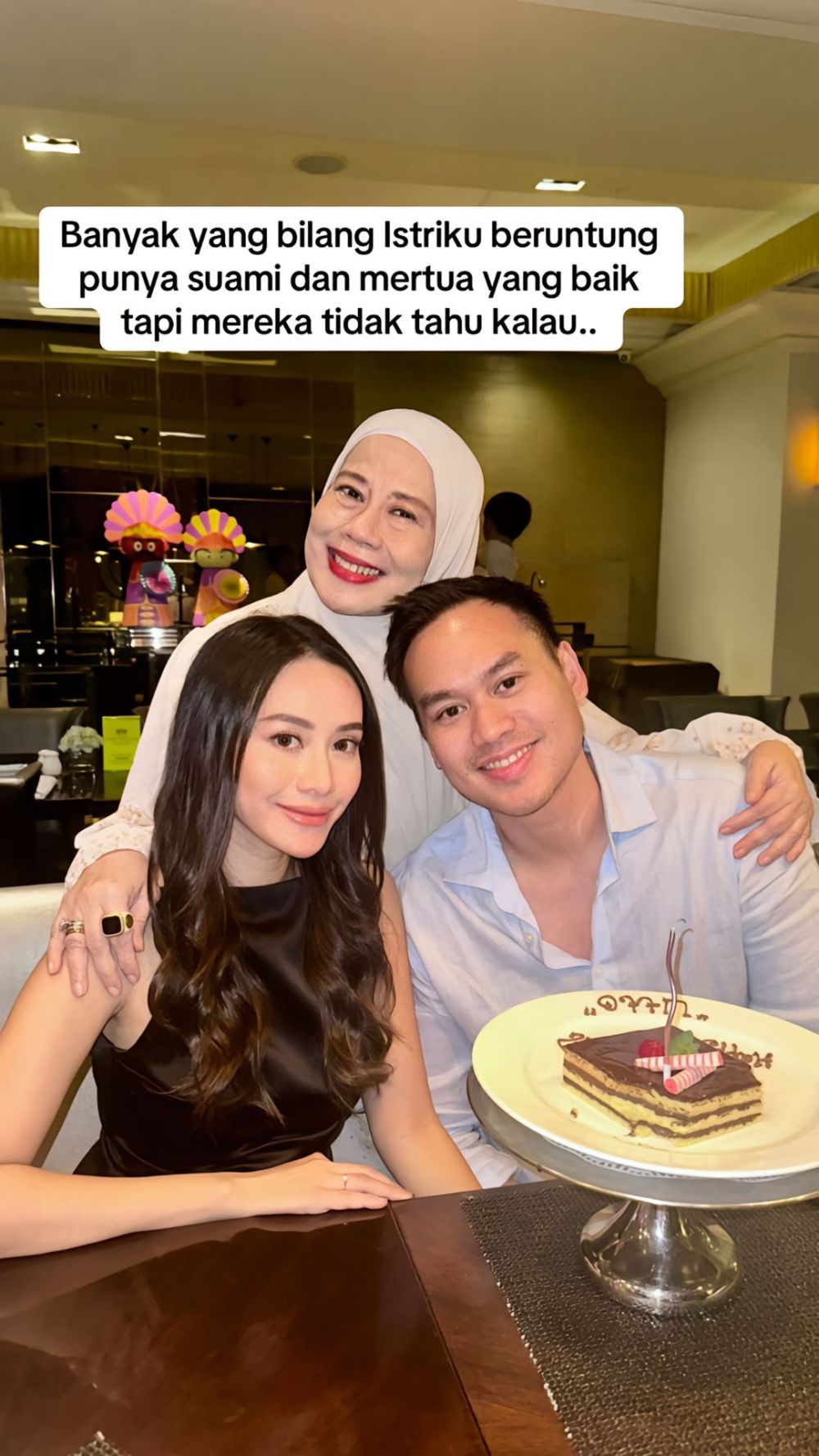 Istri dipuji beruntung dapat suami dan mertua baik, cara Rama Sahetapy meresponsnya ini panutan banget