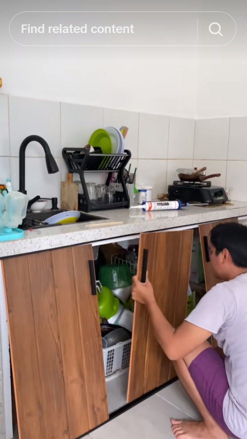 Modal nggak sampai 1 juta, makeover dapur hemat bujet ini tampilannya jadi mewah, ini 9 potretnya