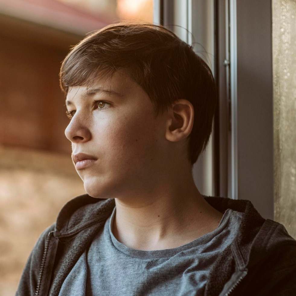 50 Kata-kata sad boy sadar diri, realita cinta dan luka yang menyentuh hati