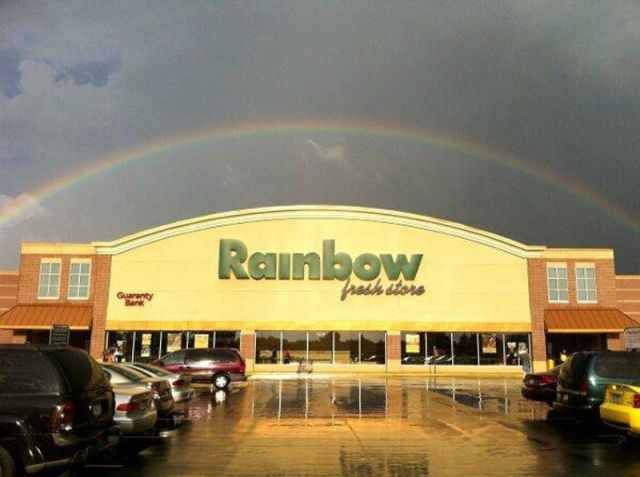 15 Potret kebetulan di jalan raya ini bikin mata kamu sulit berkedip, momennya pas banget