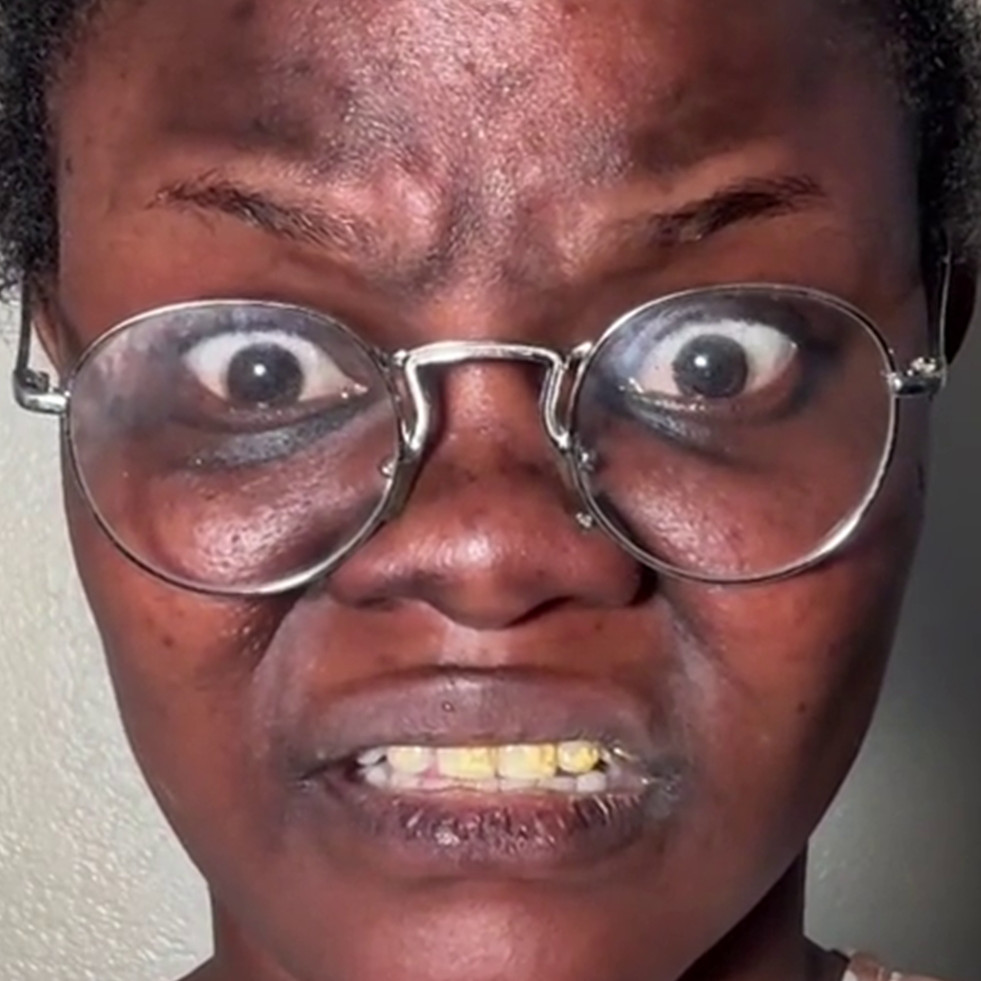 Transformasi makeup wanita berkacamata dengan kulit eksotis ini endingnya bikin yang lihat terkesima