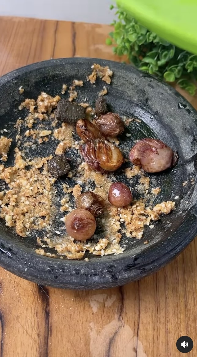 Trik bikin sambal pecel lele selezat di warung tenda, jangan asal goreng bahan-bahan