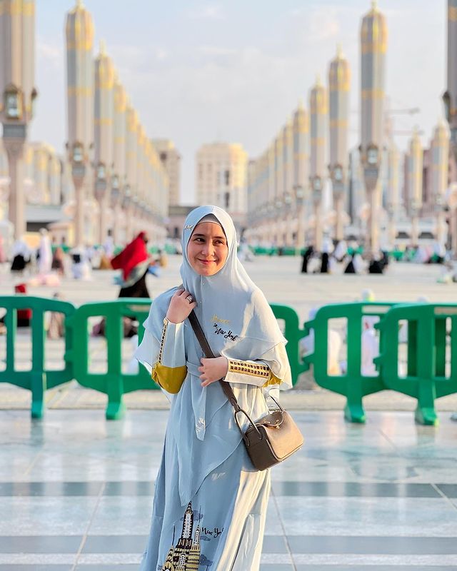 Bocah ini pernah jadi Ratu FTV kini jarang tersorot, 11 potret terbarunya jadi emak-emak berhijab