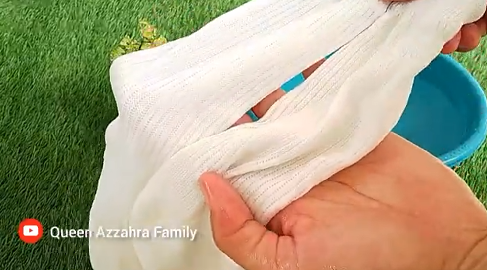 Trik bersihkan kaus kaki dekil tanpa perlu disikat, cuma pakai 1 alat sederhana