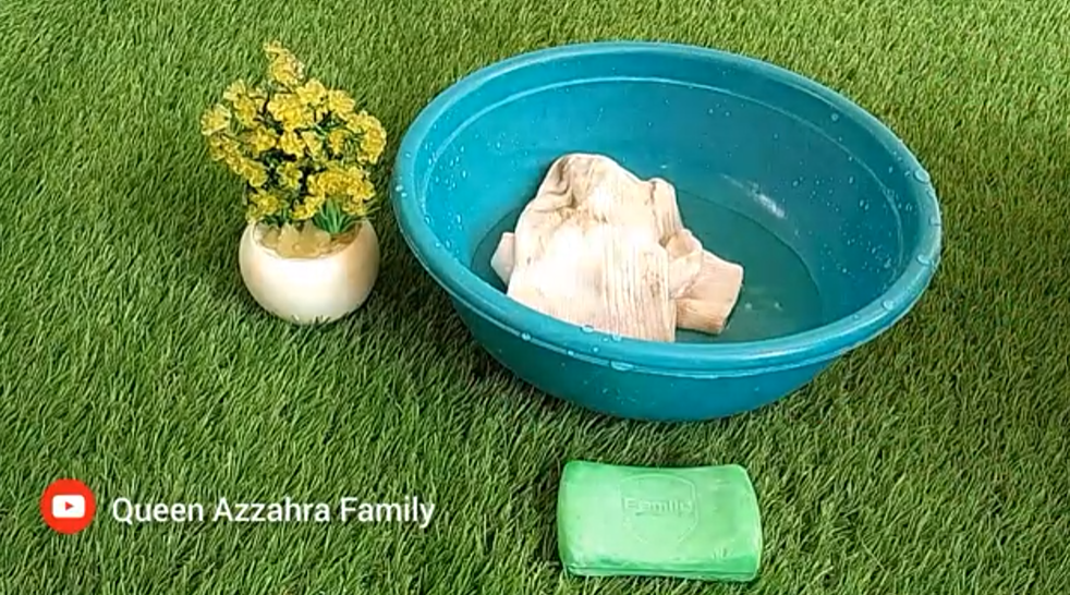 Trik bersihkan kaus kaki dekil tanpa perlu disikat, cuma pakai 1 alat sederhana