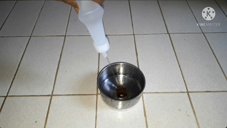 Trik mudah hilangkan noda karat di kunci ala bapak-bapak, tak perlu diamplas cuma pakai 1 bahan dapur