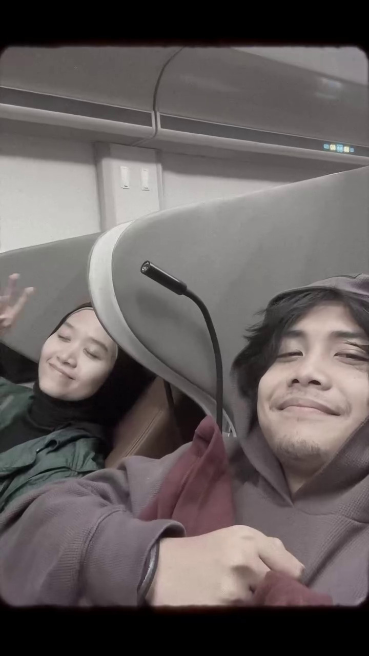 Sempat tunda punya momongan, 9 momen Bintang Emon umumkan istri hamil anak pertama usai 3 tahun nikah