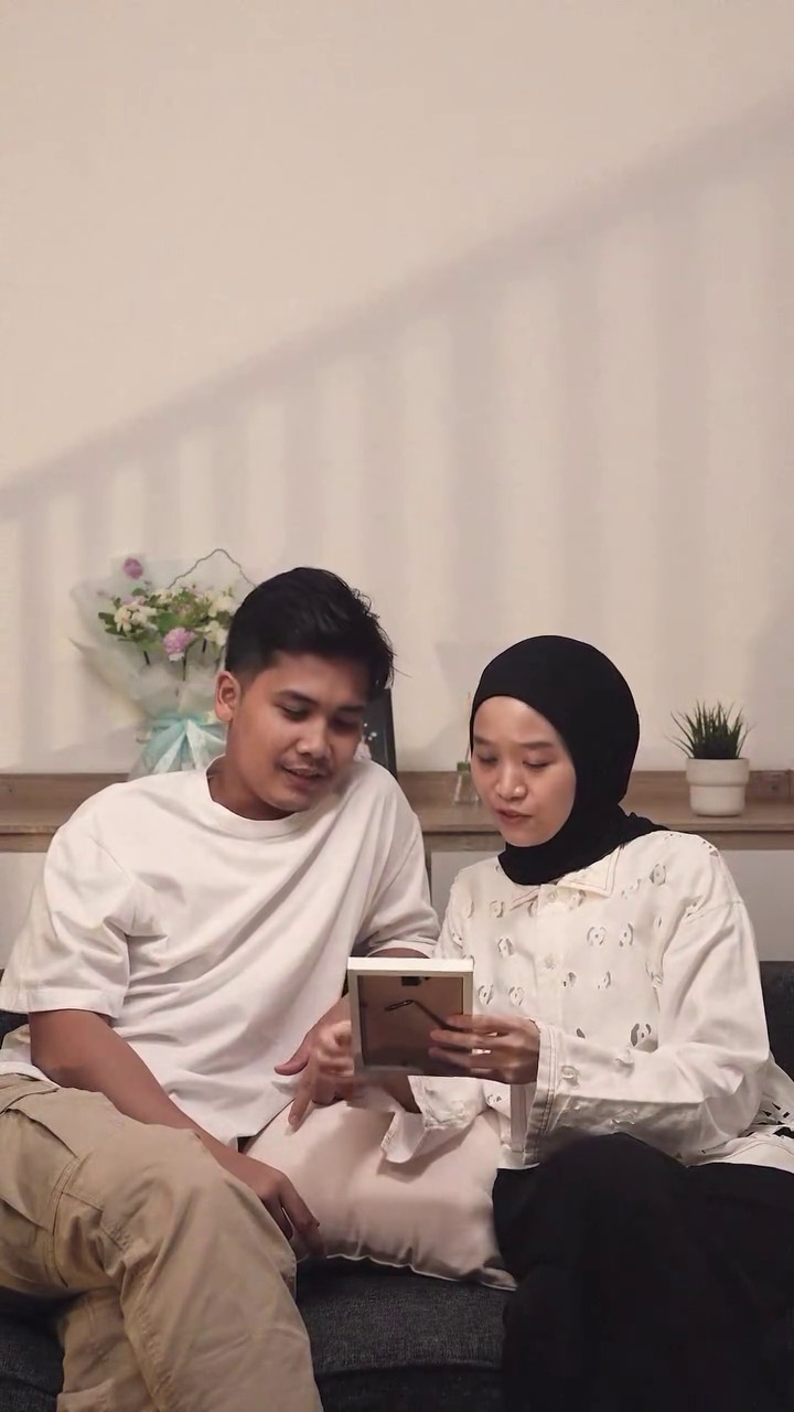 Sempat tunda punya momongan, 9 momen Bintang Emon umumkan istri hamil anak pertama usai 3 tahun nikah