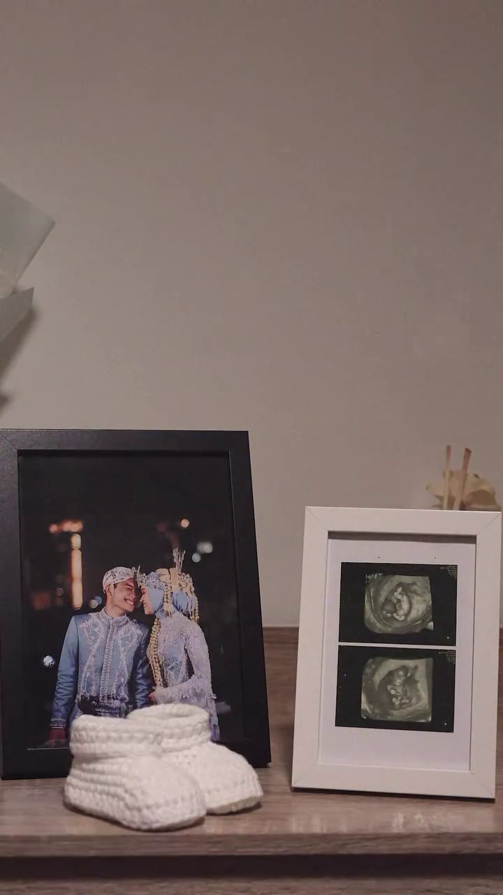 Sempat tunda punya momongan, 9 momen Bintang Emon umumkan istri hamil anak pertama usai 3 tahun nikah