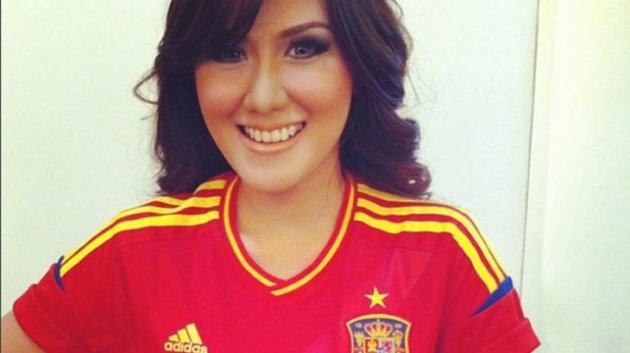 Wanita ini dulunya backing vokal band kini jadi artis terkaya di Indonesia, ini 9 potret lawasnya