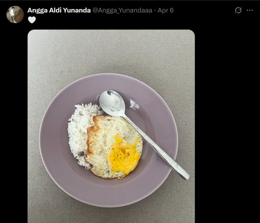 Bahagianya Angga Yunanda pamer makan nasi dengan lauk sederhana buatan Shenina, menunya bikin salfok