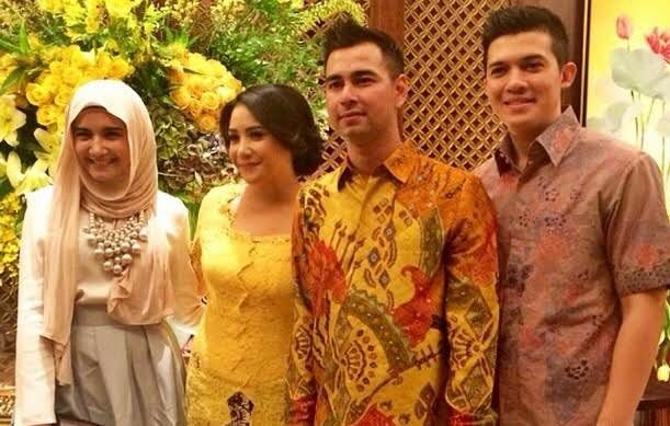 Susah bareng sejak zaman remaja, ini 9 potret lawas persahabatan Raffi Ahmad dan Irwansyah
