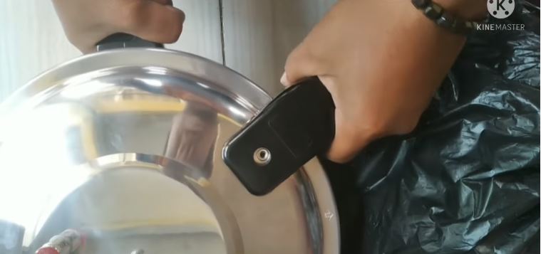 Trik simpel membuka panci presto yang terkunci tanpa dibongkar