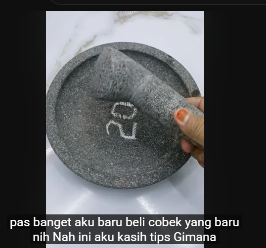 Jangan cuma dicuci sabun, ini trik bersihkan cobek batu baru agar tak bikin warna ulekan jadi abu-abu