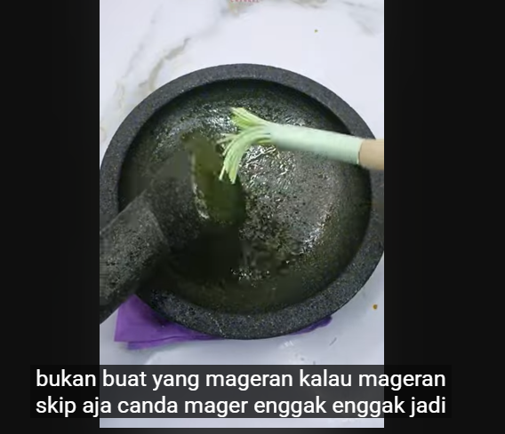 Jangan cuma dicuci sabun, ini trik bersihkan cobek batu baru agar tak bikin warna ulekan jadi abu-abu