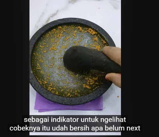 Jangan cuma dicuci sabun, ini trik bersihkan cobek batu baru agar tak bikin warna ulekan jadi abu-abu