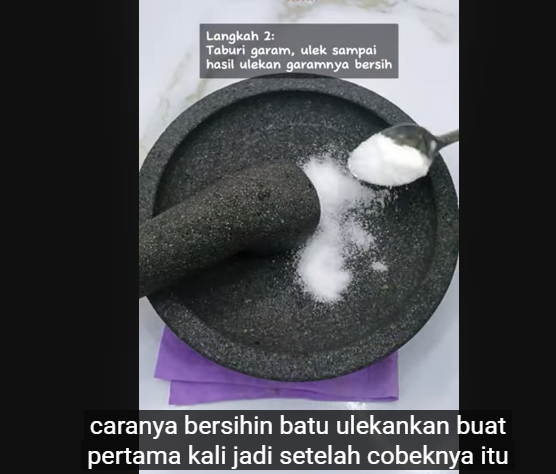 Jangan cuma dicuci sabun, ini trik bersihkan cobek batu baru agar tak bikin warna ulekan jadi abu-abu
