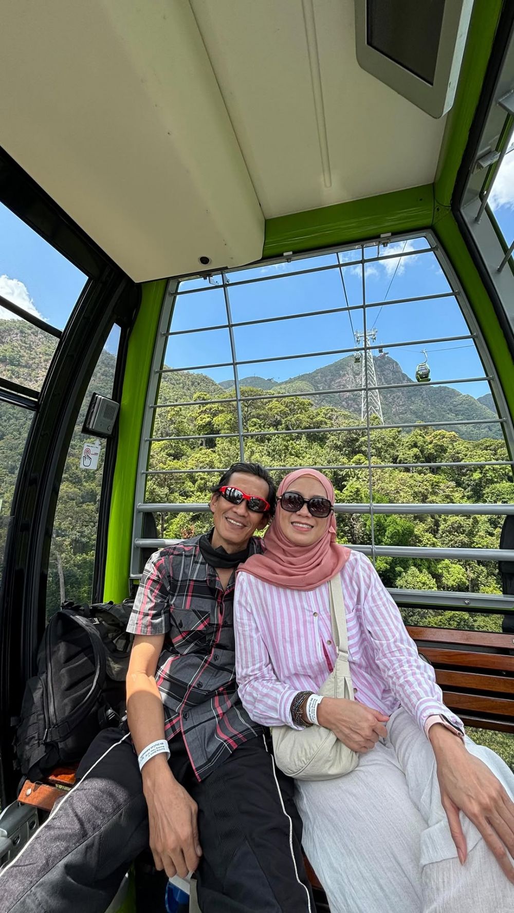 Walid di Bidaah doyan nikahi wanita muda ternyata aslinya family man, ini 9 potretnya bareng keluarga