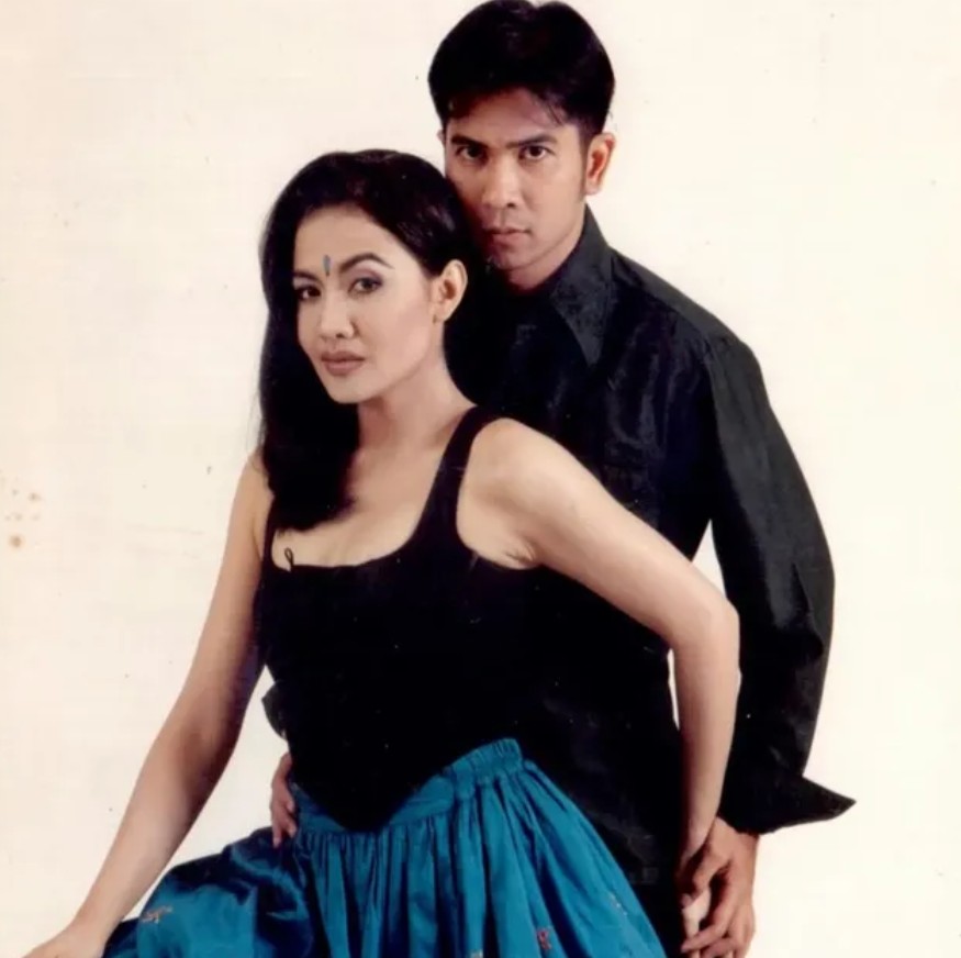 'Pasangan' idola 90-an, ini 8 potret lawas Krisna Mukti-Cornelia Agatha di sinetron Aku Ingin Pulang