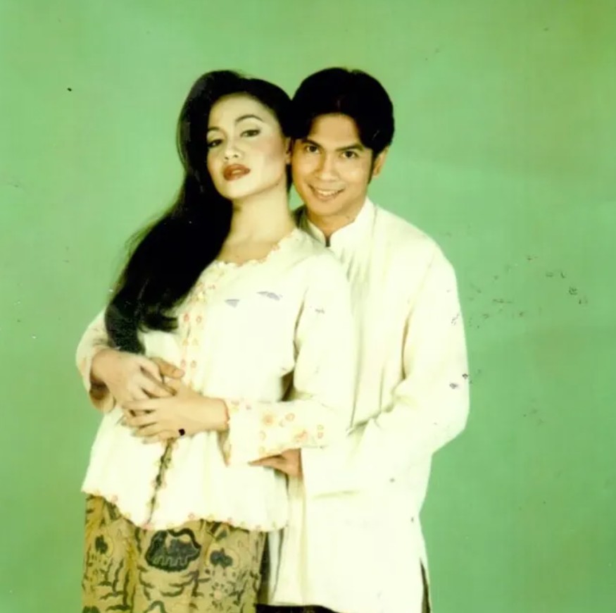 'Pasangan' idola 90-an, ini 8 potret lawas Krisna Mukti-Cornelia Agatha di sinetron Aku Ingin Pulang